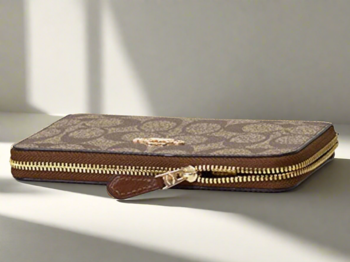 محفظة كوتش متوسطة الحجم بسحاب دائري