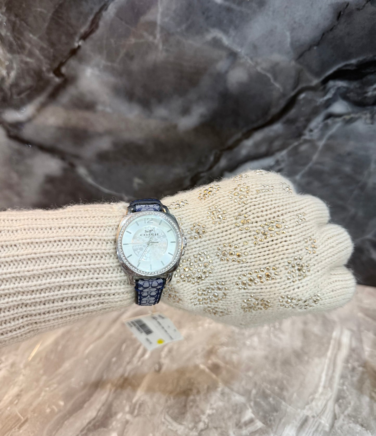 ساعة كوتش بوي فريند متوسطة الحجم - لون أزرق داكن مميز