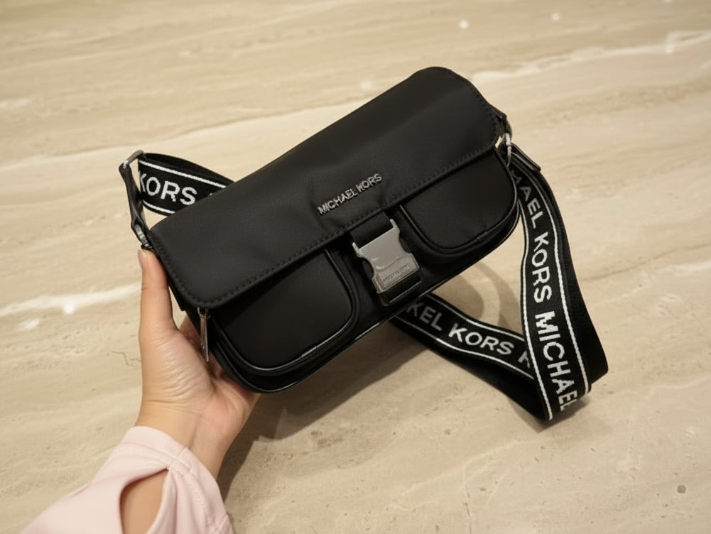 MICHAEL KORS KHAI MEDIUM DOUBLE POCKET FLAP MESSENGER