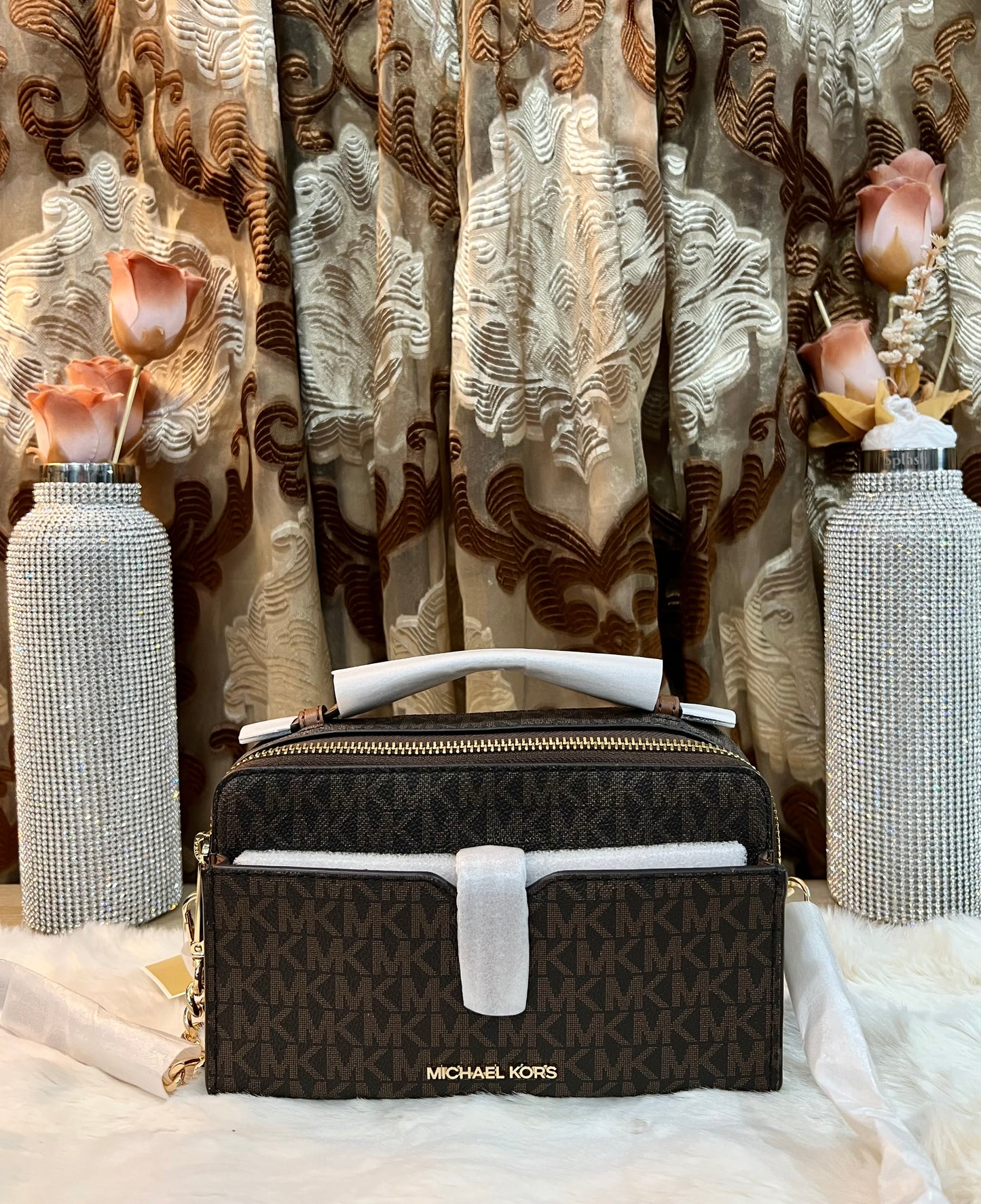 MICHAEL KORS SIGNATURE DOUBLE ZIP SMARTPHONE CROSSBODY - BROWN
