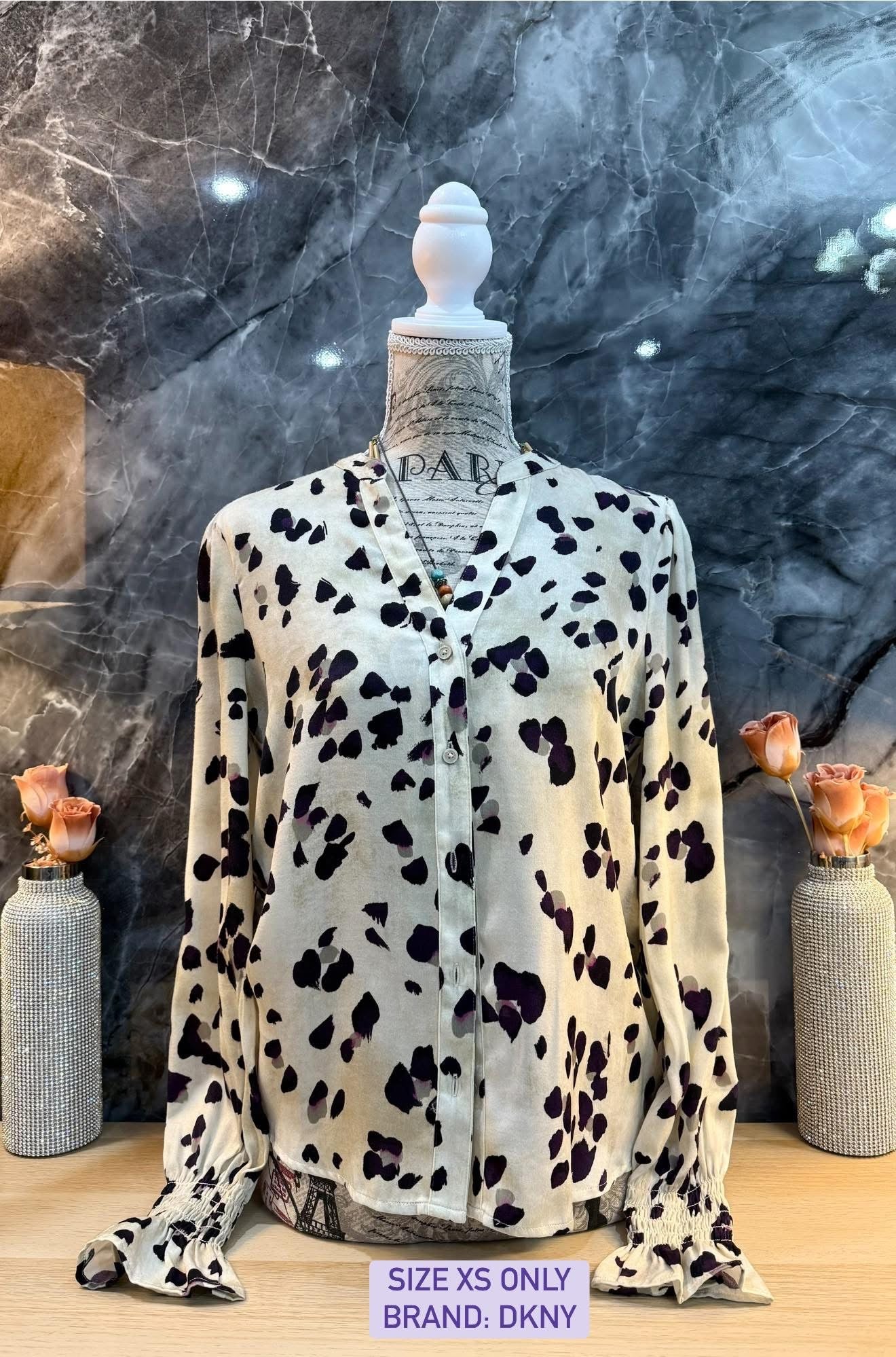 بلوزة بأكمام طويلة من DKNY