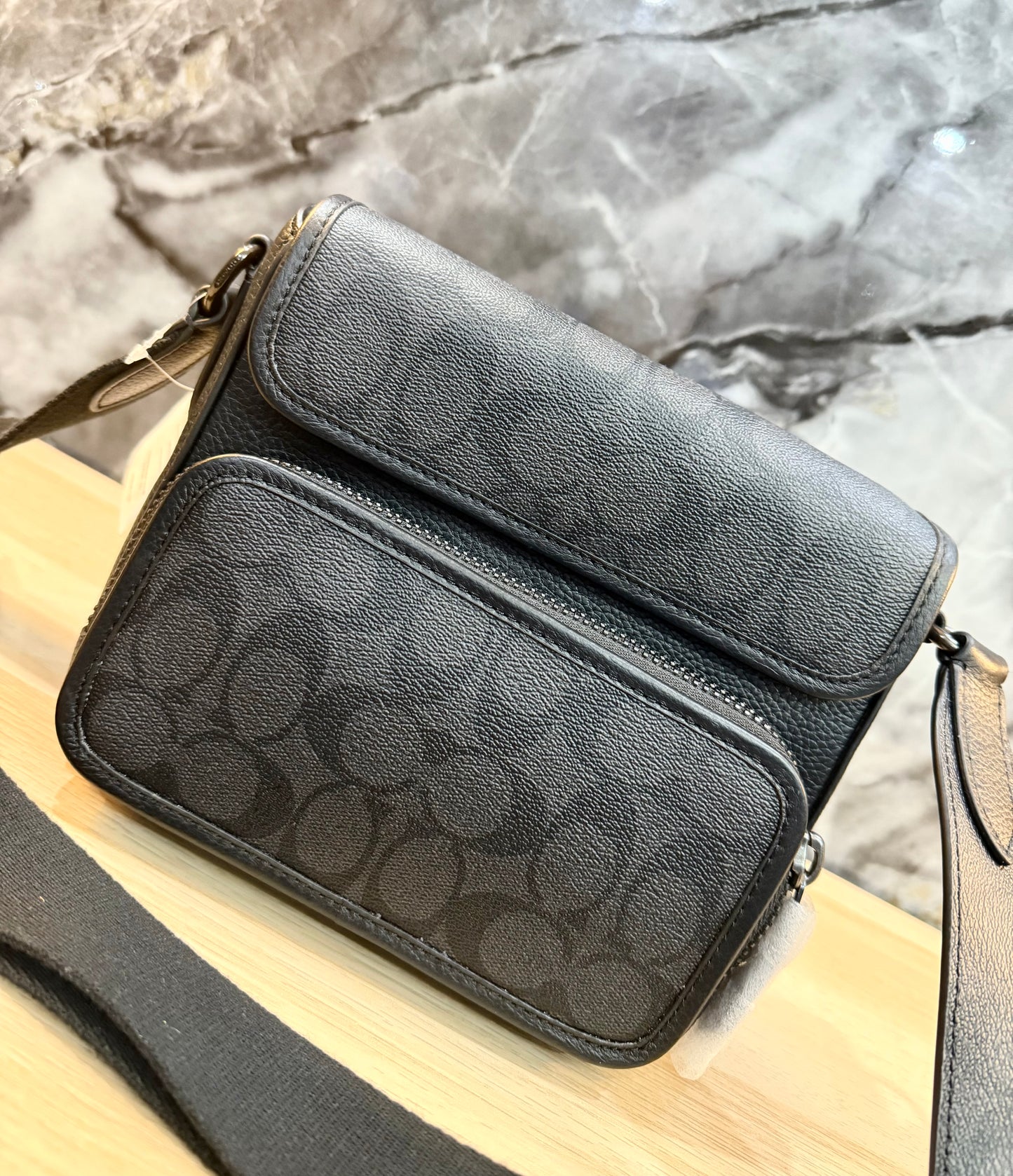 COACH SULLIVAN FLAP CROSSBODY - SIGNATURE CANVAS/CHARCOAL BLACK