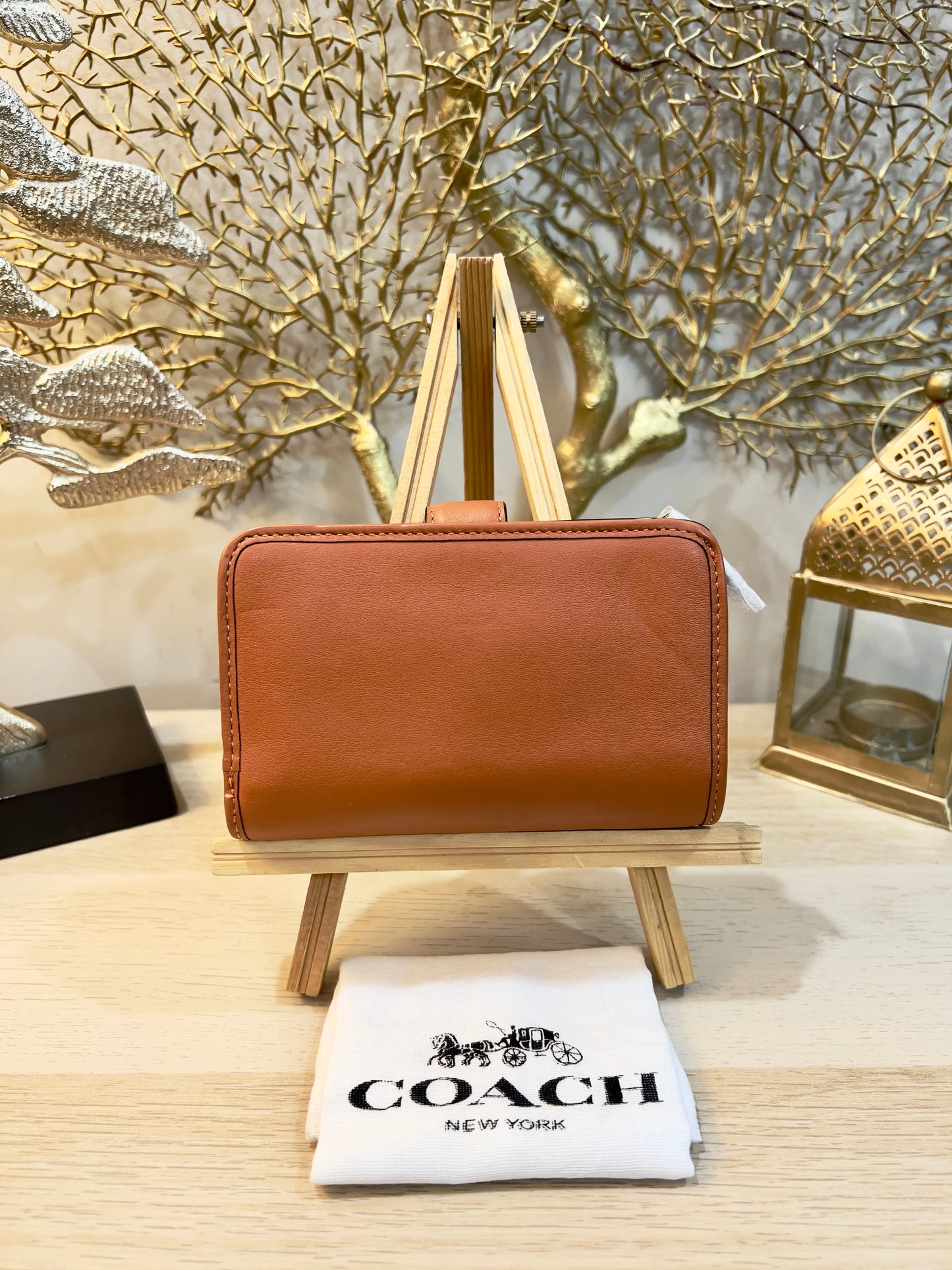 تخفيضات هائلة ‼️‼️ حقيبة كوتش متوسطة الحجم قابلة للطي بسحاب في الزاوية (من متجر بوتيك) بها طية - بدون بطاقة السعر