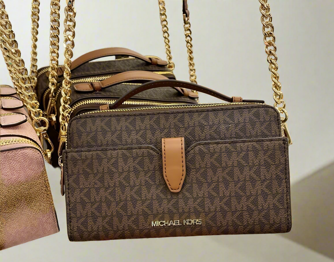 MICHAEL KORS SIGNATURE DOUBLE ZIP SMARTPHONE CROSSBODY - BROWN