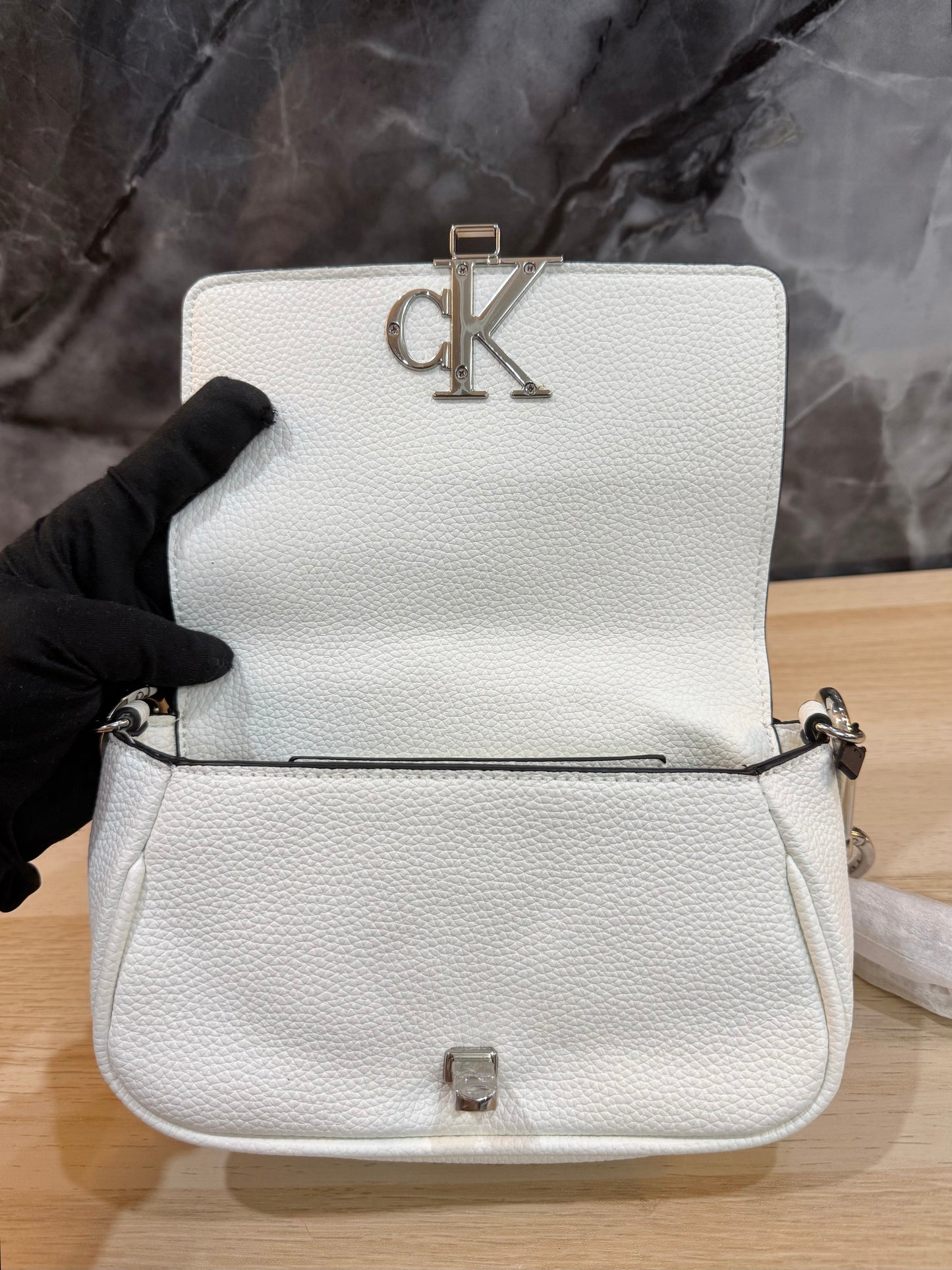 CALVIN KLEIN