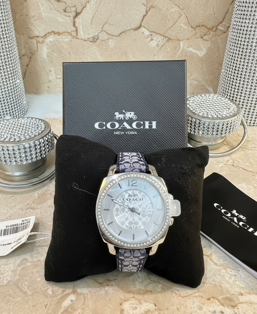 ساعة كوتش بوي فريند متوسطة الحجم - لون أزرق داكن مميز