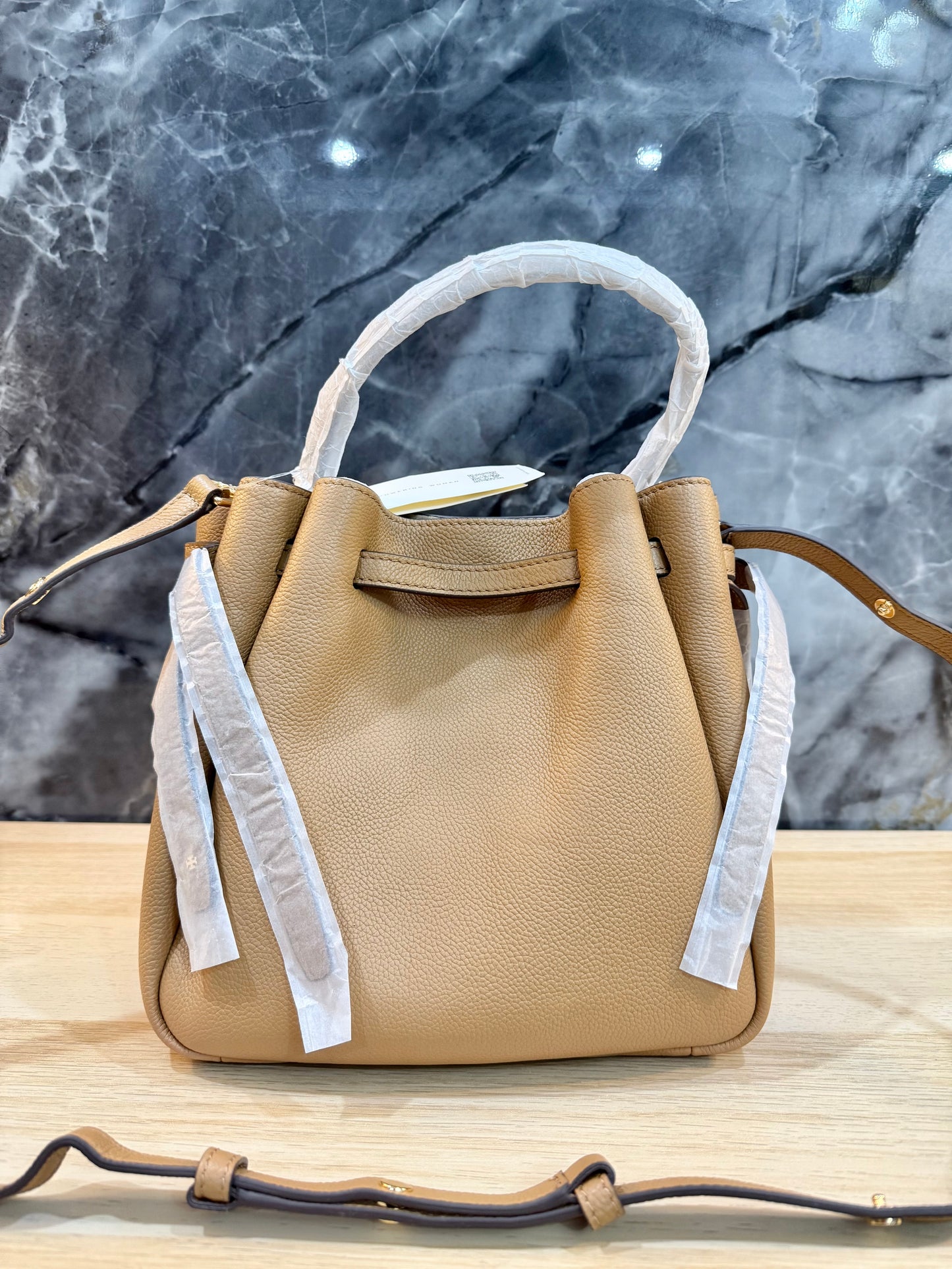 SALE!!! WITH CREASE IN FRONT DUE TO CARGO HANDLING - TORY BURCH SMALL ROMY BUCKET - BROWN