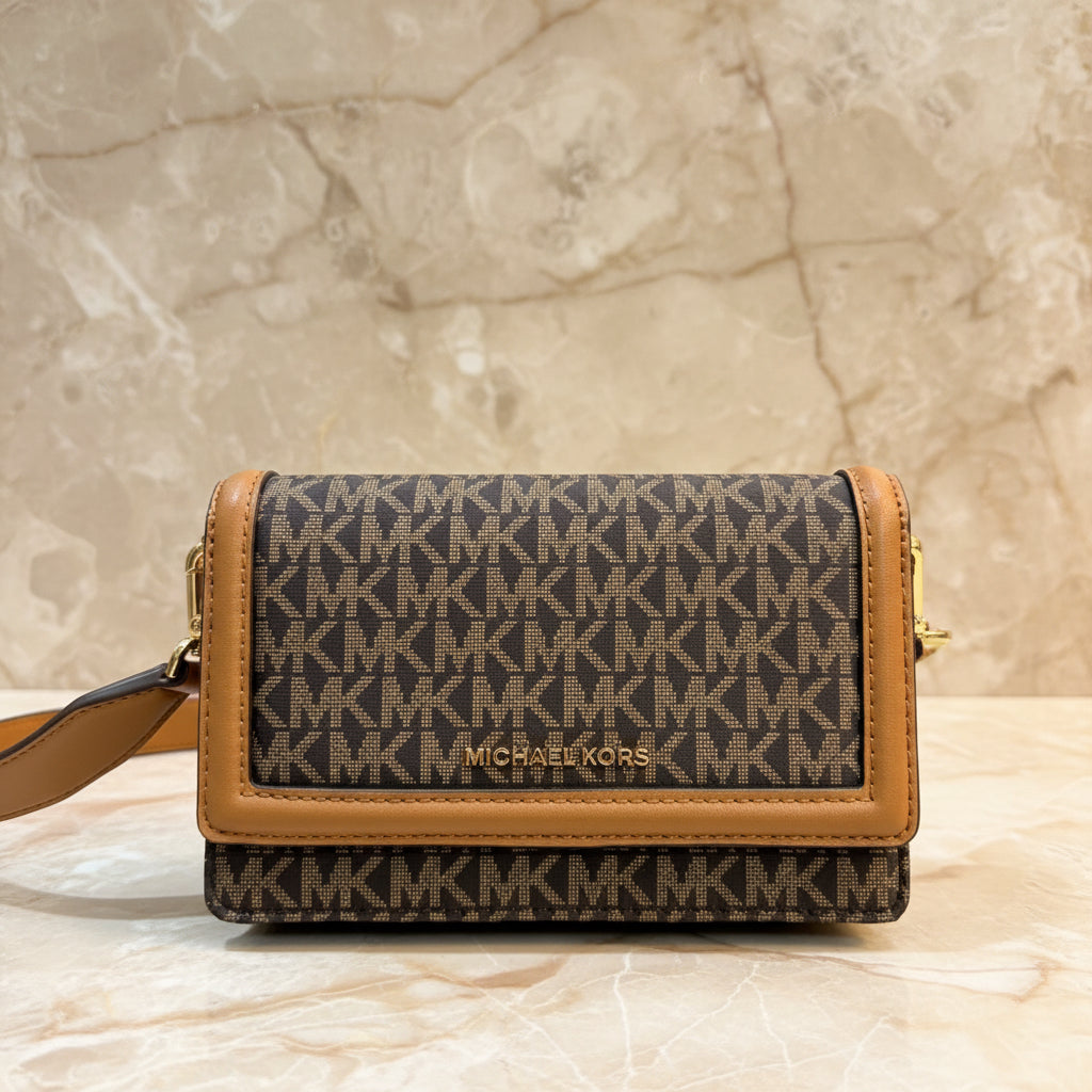 MICHAEL KORS JET SET LOGO SMARTPHONE CROSSBODY BAG- BROWN ACORN - WOVEN