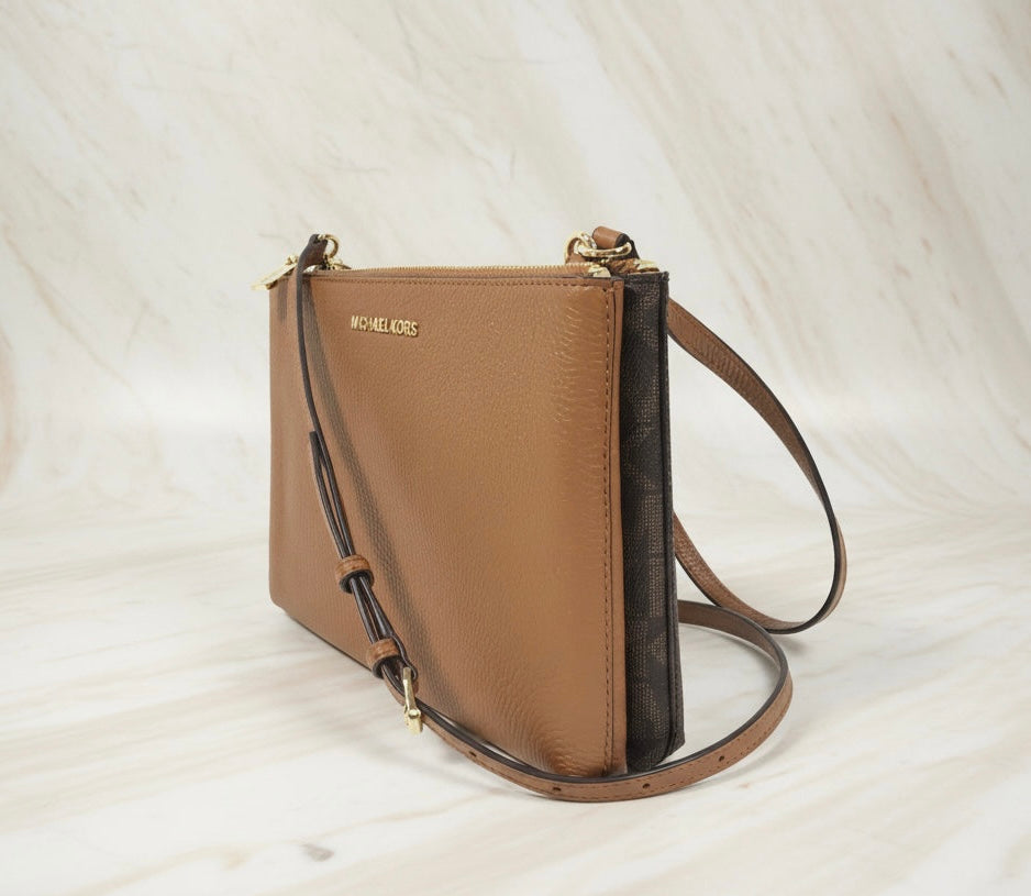 MICHAEL KORS DOUBLE ZIP GUSSET CROSSBODY - MONOBROWN/BROWN