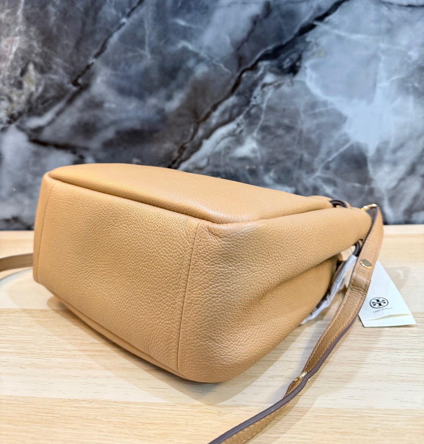 SALE!!! WITH CREASE IN FRONT DUE TO CARGO HANDLING - TORY BURCH SMALL ROMY BUCKET - BROWN