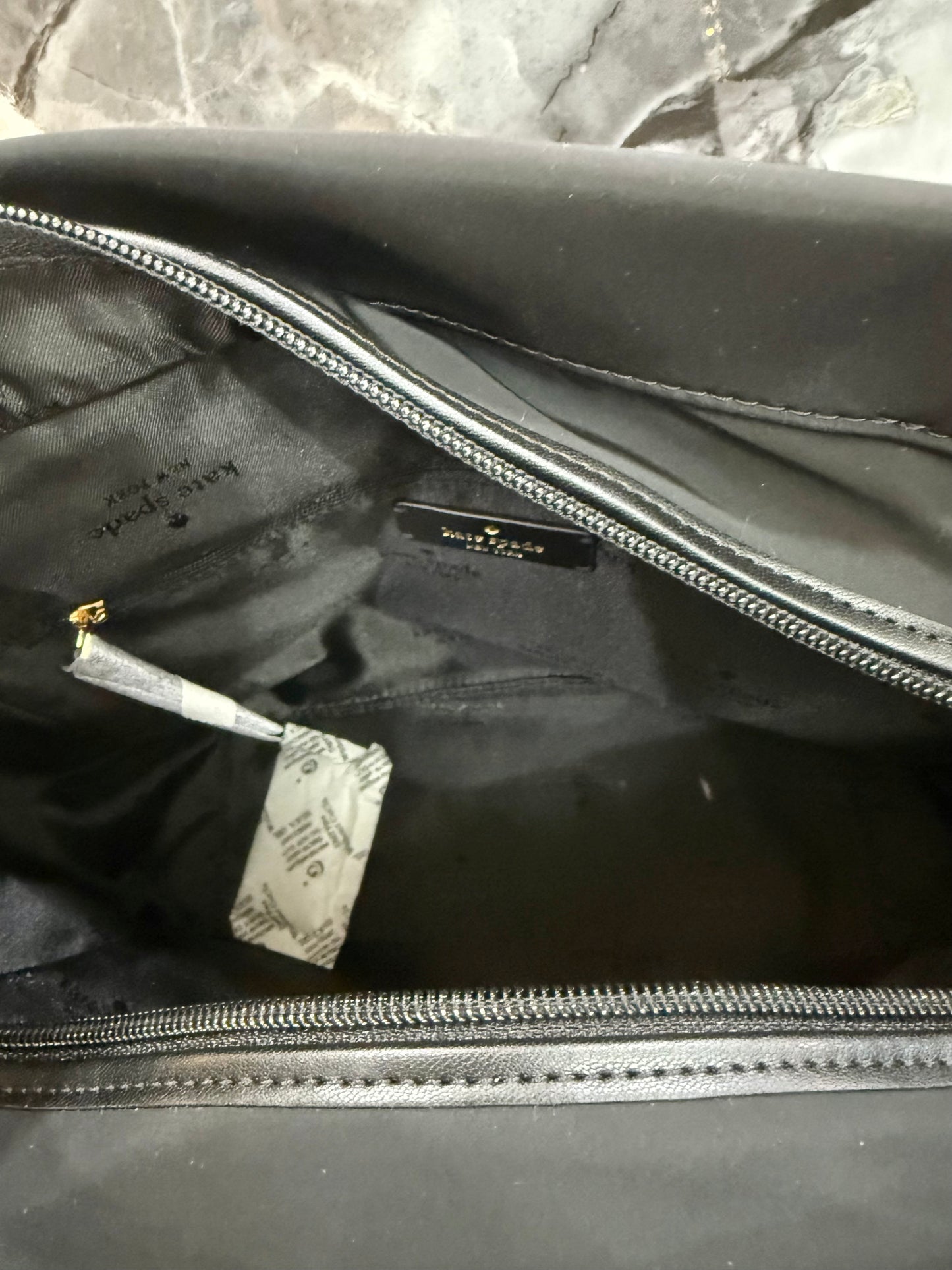 حقيبة كيت سبيد المبطنة والمزينة بالزهور - متوسطة الحجم - سوداء