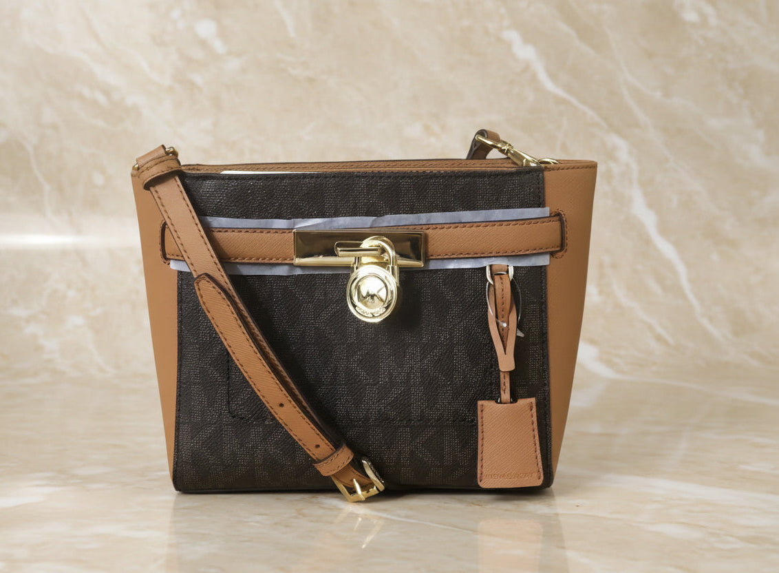 MICHAEL KORS TOP ZIP HAMILTON TRAVELLER MESSENGER BAG SMALL - SIG BROWN