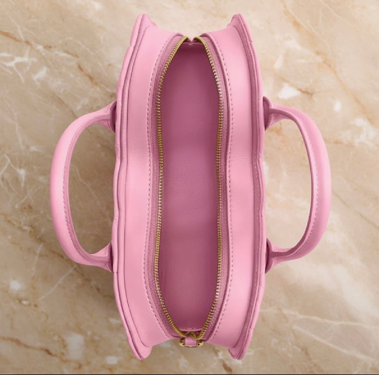 حقيبة كتف من قماش كوتش مزينة بتطريز