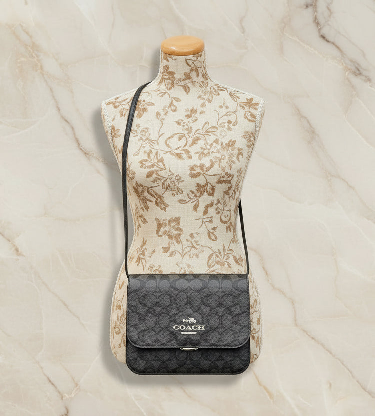 حقيبة كوتش برين فليب من قماش الكانفاس المميز باللونين البني والأسود