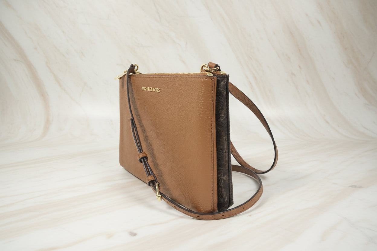 MICHAEL KORS DOUBLE ZIP GUSSET CROSSBODY - MONOBROWN/BROWN