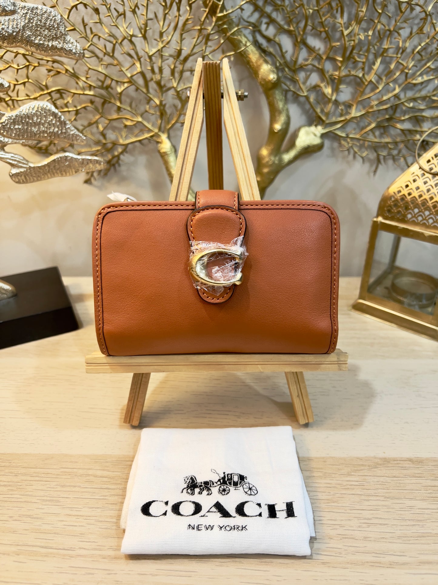 تخفيضات هائلة ‼️‼️ حقيبة كوتش متوسطة الحجم قابلة للطي بسحاب في الزاوية (من متجر بوتيك) بها طية - بدون بطاقة السعر