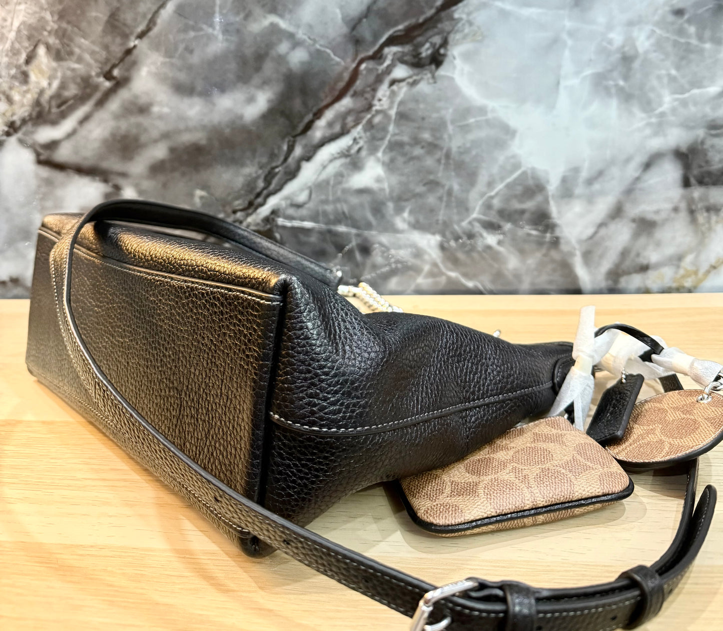 COACH NWT MEDIUM LAUREL - BLACK