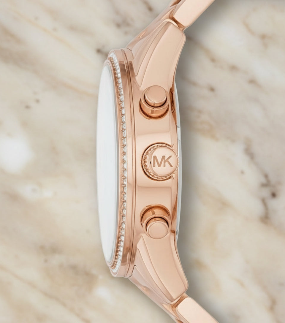 ساعة مايكل كورس متوسطة الحجم - لون ذهبي وردي - علبة ساعة مجانية