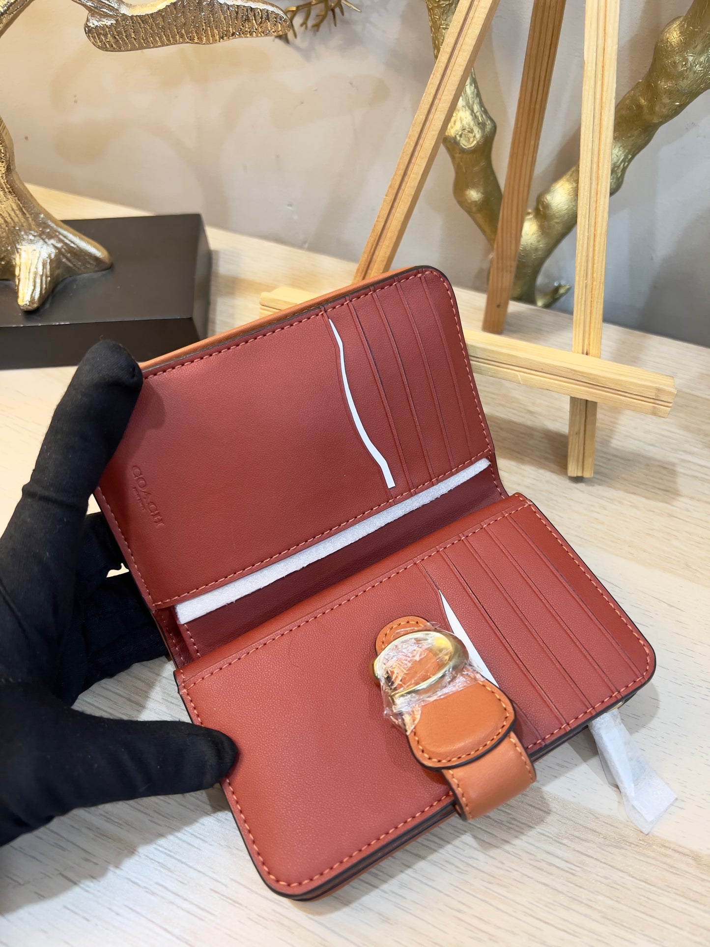 تخفيضات هائلة ‼️‼️ حقيبة كوتش متوسطة الحجم قابلة للطي بسحاب في الزاوية (من متجر بوتيك) بها طية - بدون بطاقة السعر