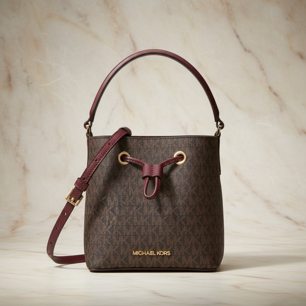 MICHAEL KORS SURI BUCKET IN SIGNATURE CANVAS