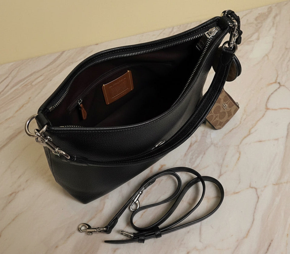 حقيبة كوتش متوسطة الحجم بلون الغار - أسود