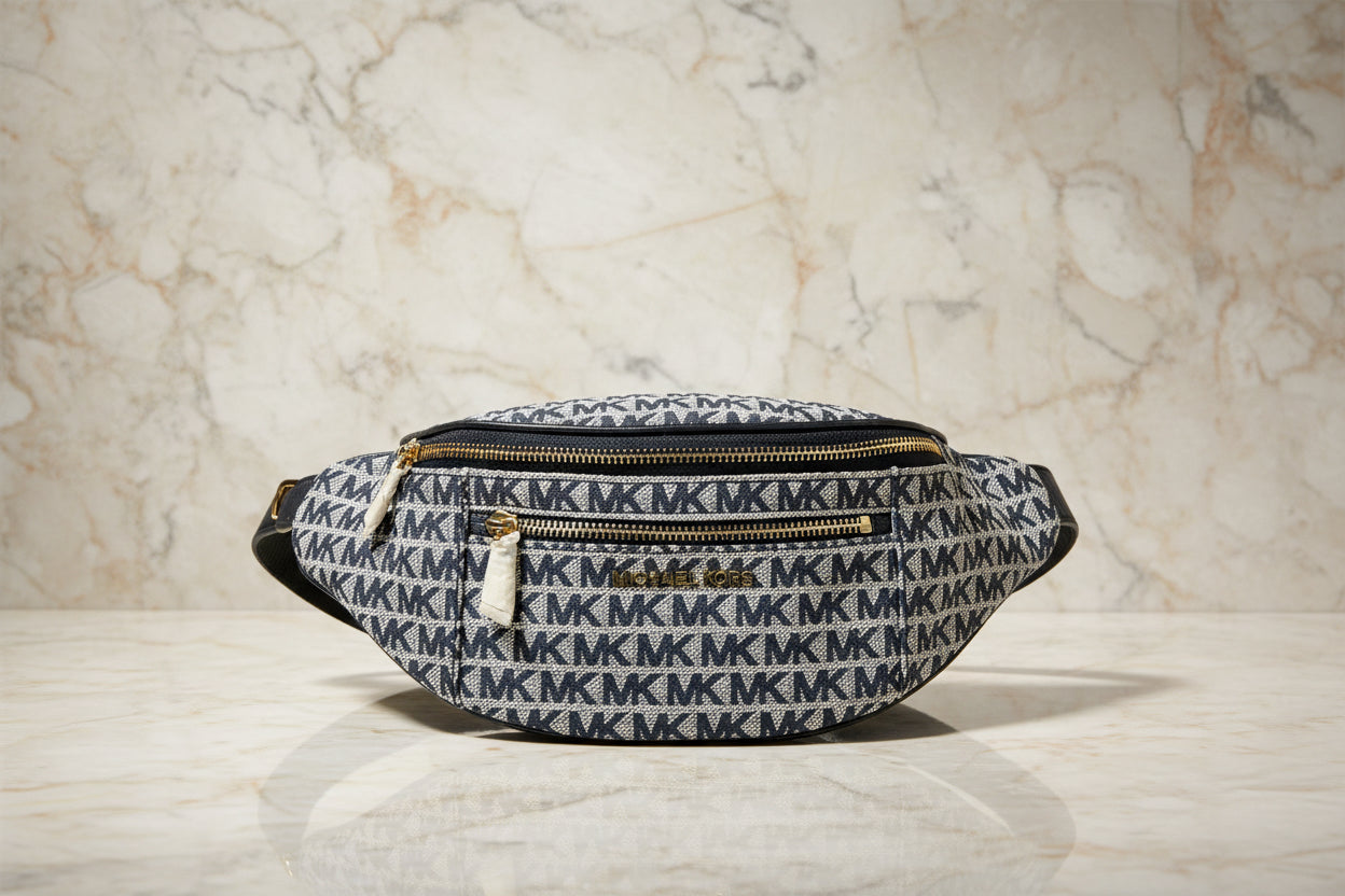 MICHAEL KORS MOTT JACQUARD SIGNATURE WAISTPACK/BELTBAG - NAVY BLUE