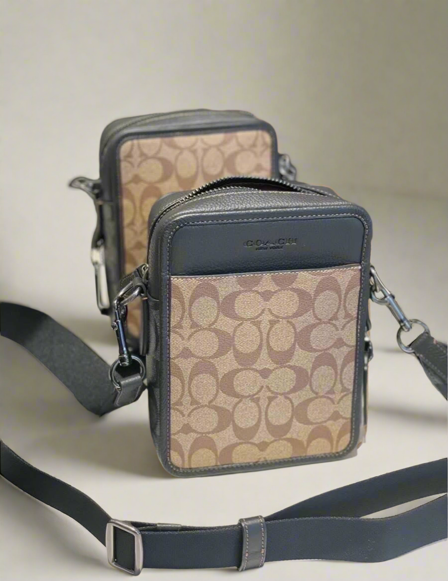 حقيبة كروسبودي من كوتش سوليفان، لون بني/أسود