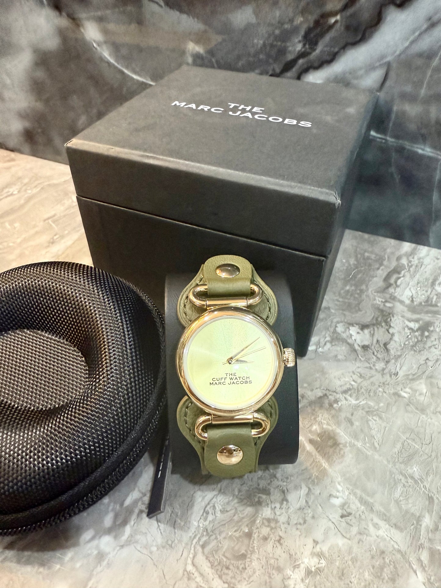 MARC JACOBS CUFF LEATHER WATCH