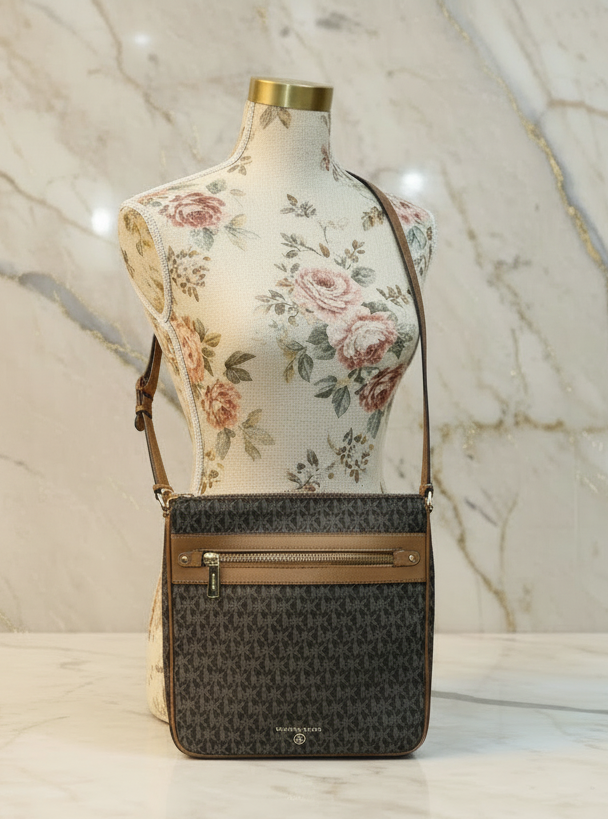 MICHAEL KORS CHARM NORTH/SOUTH CROSSBODY