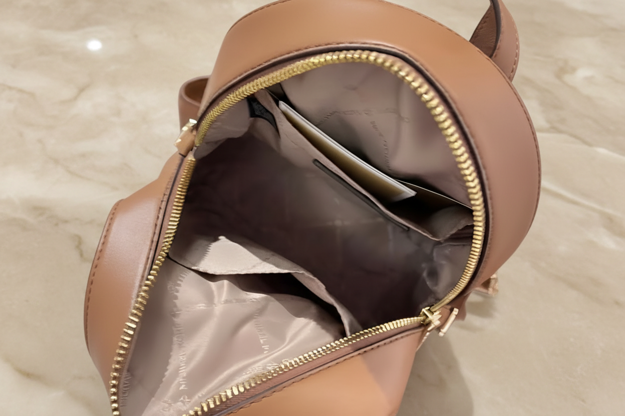 حقيبة ظهر مايكل كورس جايسي مقاس XS، لون بني مميز