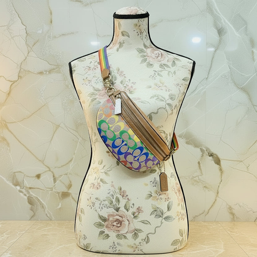 COACH BETHANY WAISTPACK/BELTBAG/BODYBAG - IN RAINBOW SIGNATURE - MISSING PRICE TAG