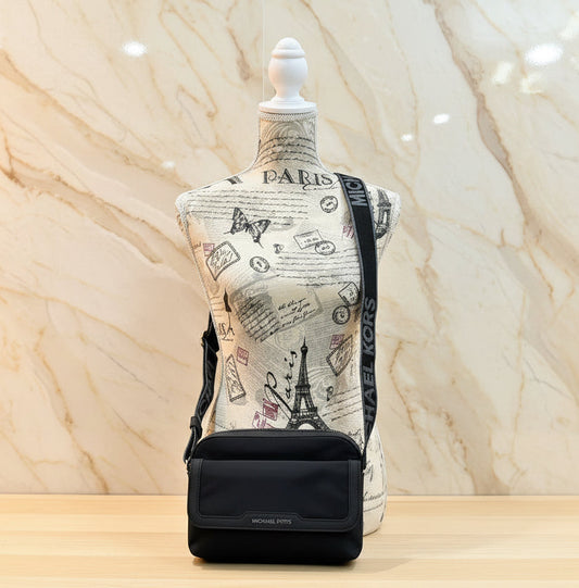 حقيبة مايكل كورس لوتنر متوسطة الحجم ذات غطاء قلاب - نايلون - أسود