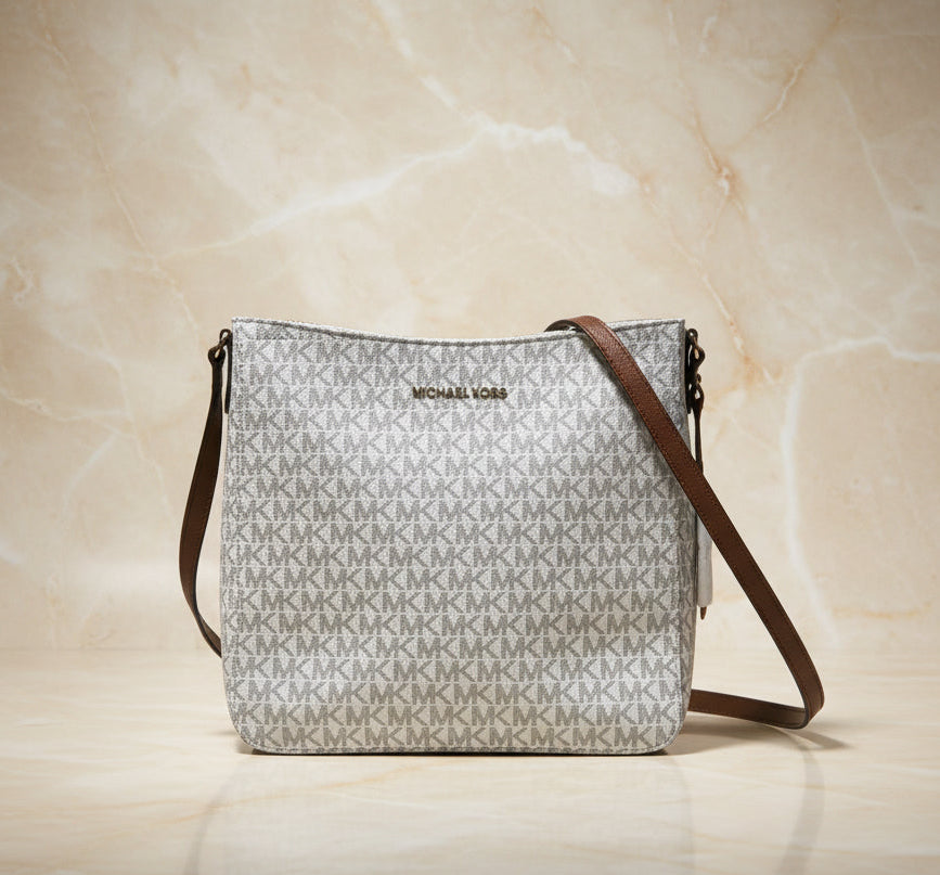 MICHAEL KORS JET SET TRAVEL LARGE MESSENGER LOGO VANILLA