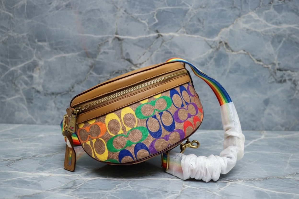 COACH BETHANY WAISTPACK/BELTBAG/BODYBAG - IN RAINBOW SIGNATURE - MISSING PRICE TAG