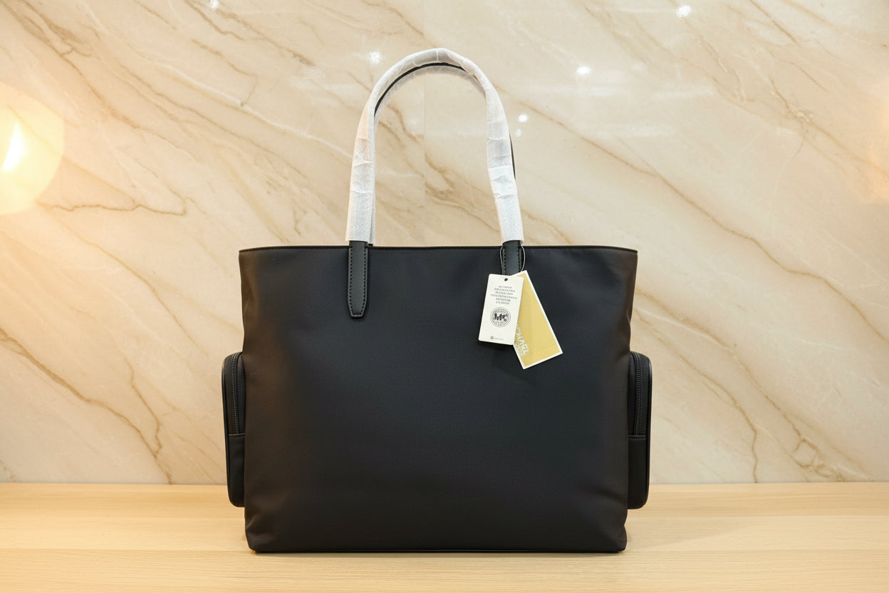 حقيبة مايكل كورس كاي للكمبيوتر المحمول - كبيرة - سوداء