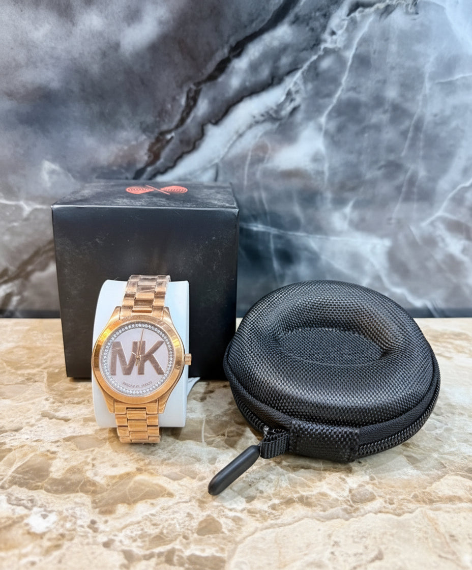 ساعة مايكل كورس ميني سليم رانوي - لون ذهبي وردي - بشعار MK وتصميم مرصع بالكريستال - علبة ساعة مجانية 