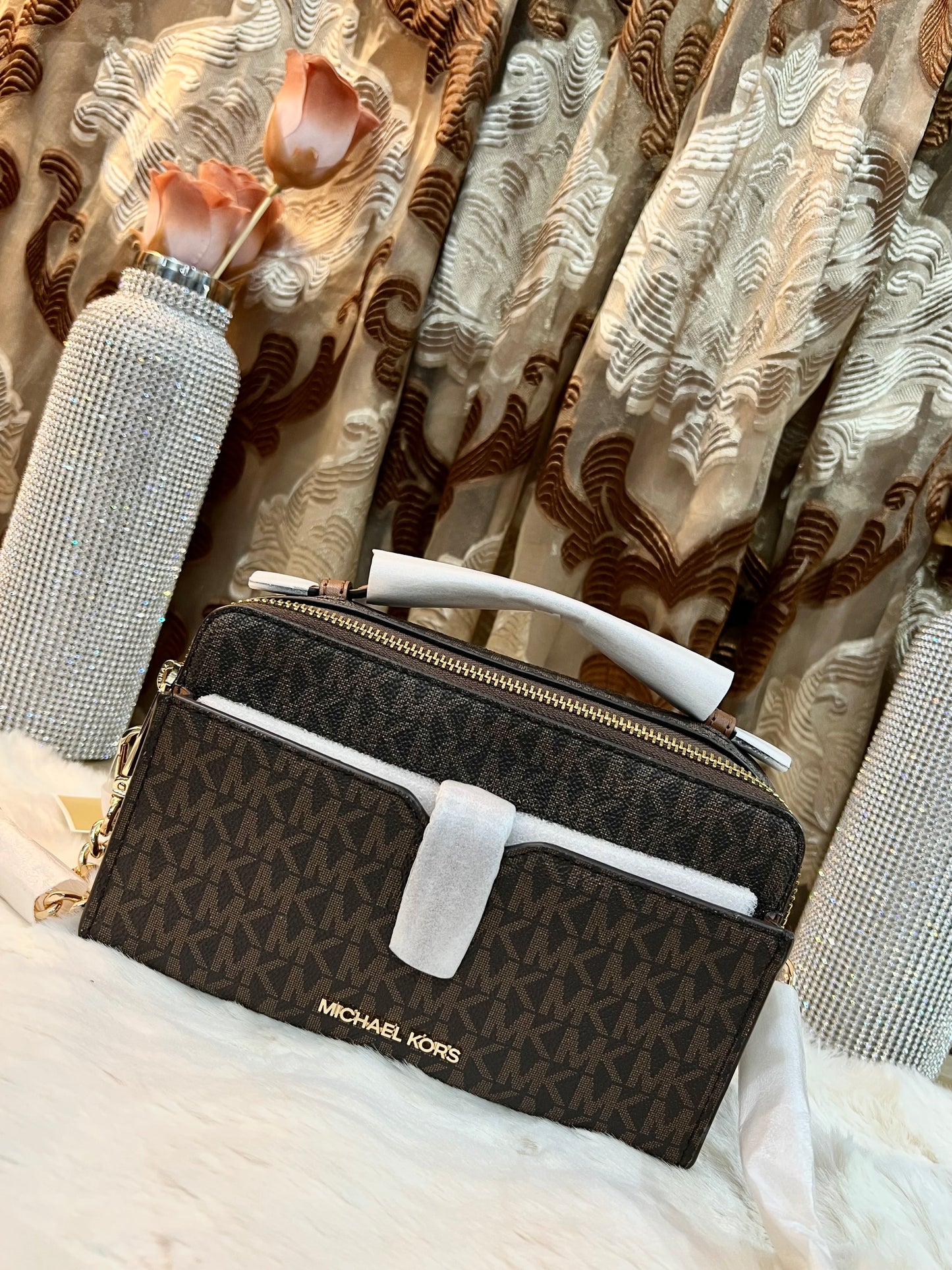 MICHAEL KORS SIGNATURE DOUBLE ZIP SMARTPHONE CROSSBODY - BROWN