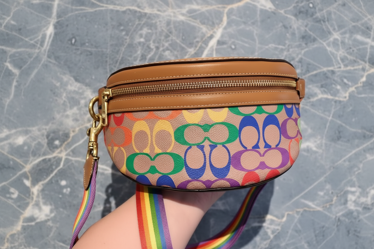 COACH BETHANY WAISTPACK/BELTBAG/BODYBAG - IN RAINBOW SIGNATURE - MISSING PRICE TAG