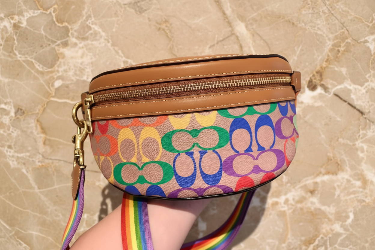 COACH BETHANY WAISTPACK/BELTBAG/BODYBAG - IN RAINBOW SIGNATURE - MISSING PRICE TAG