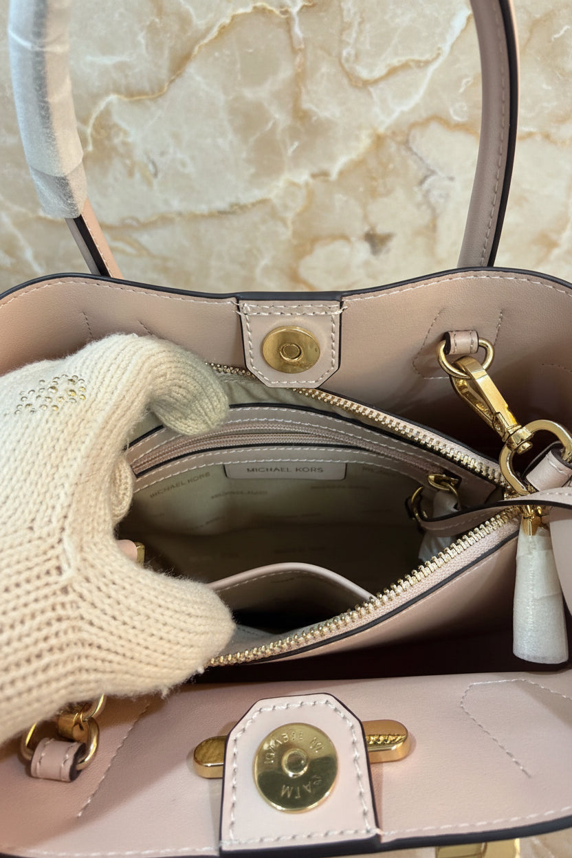 MICHAEL KORS MERCER GALLERY MEDIUM LOGO SATCHEL BAG - BROWN/SOFT PINK