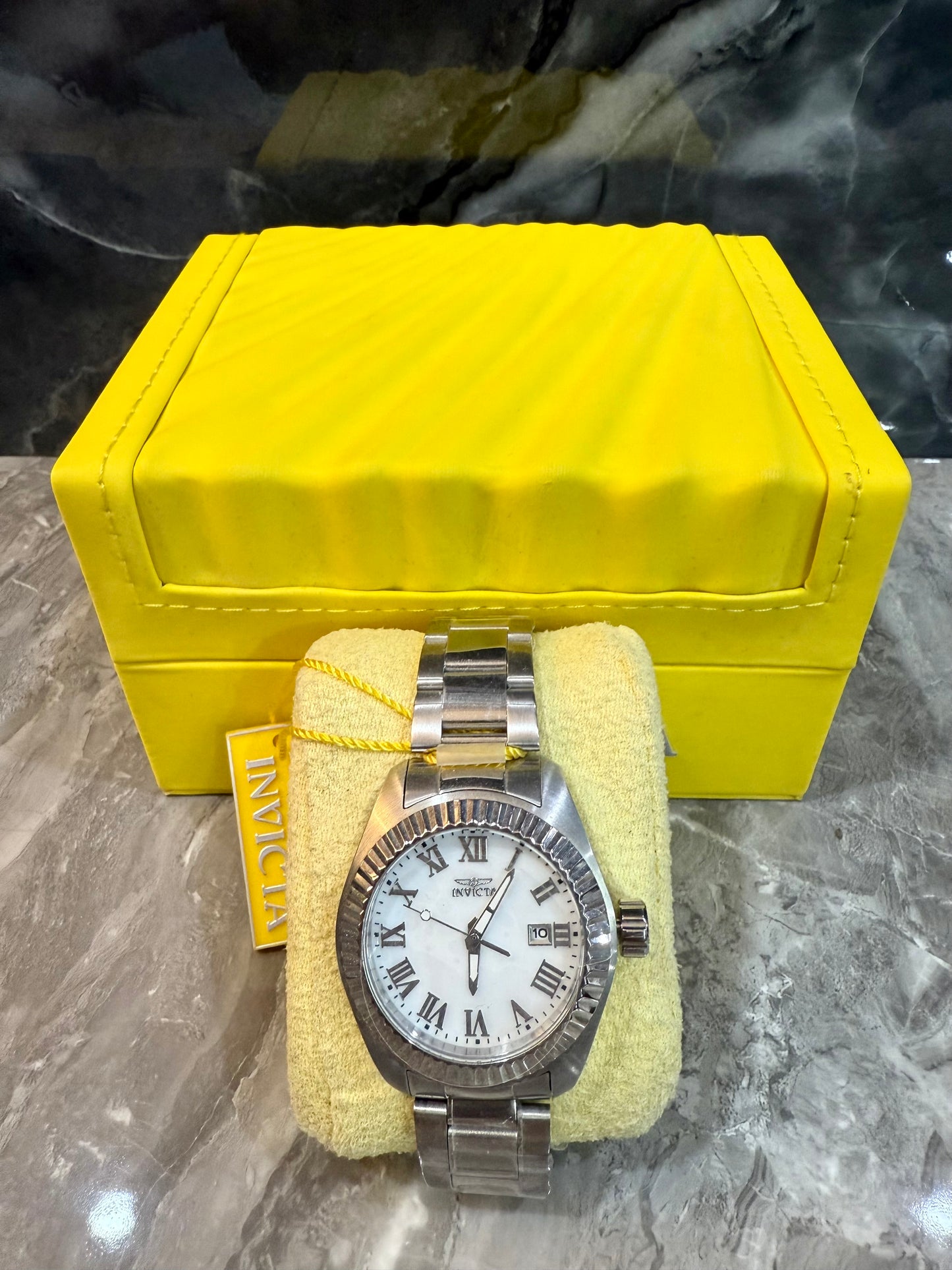 ساعة إنفيكتا - لون فضي، وجه كبير - للجنسين 