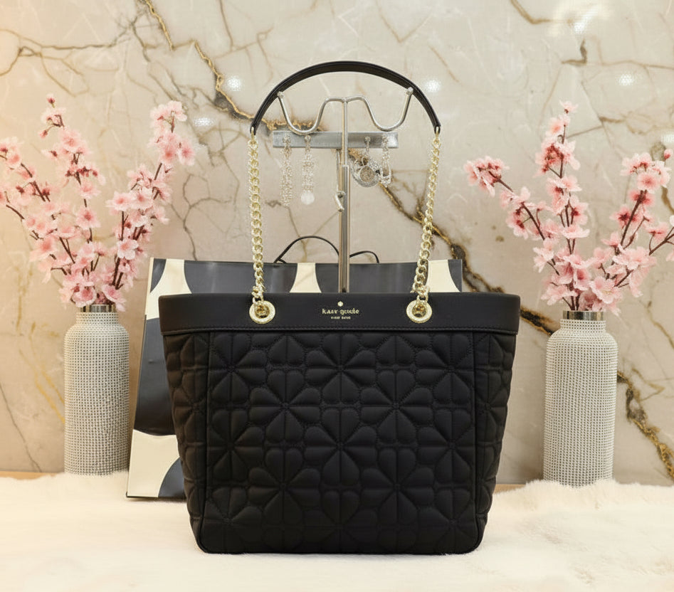 حقيبة كيت سبيد المبطنة والمزينة بالزهور - متوسطة الحجم - سوداء