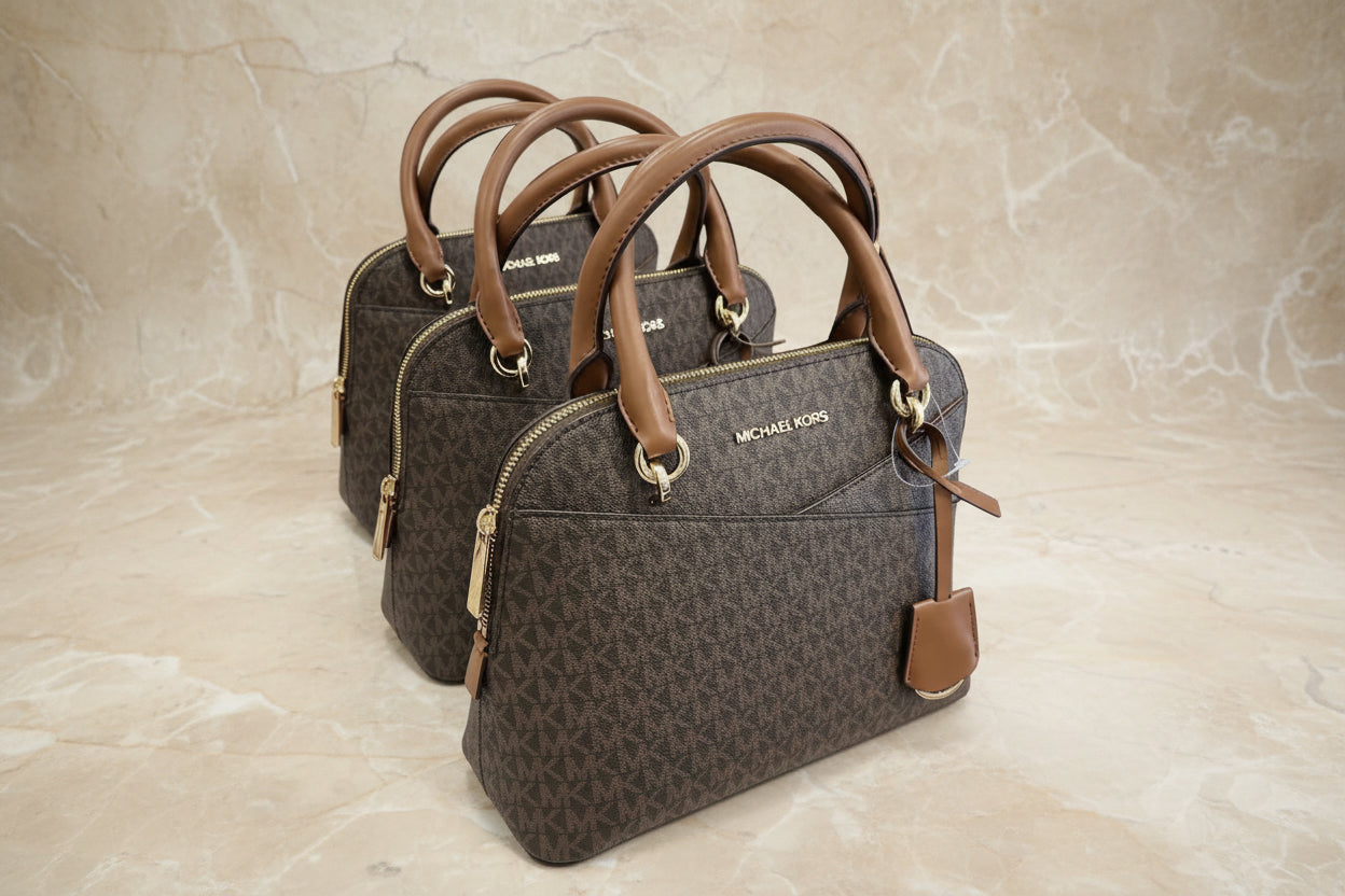 MICHAEL KORS CINDY DOME MEDIUM IN SIGNATURE LOGO BROWN