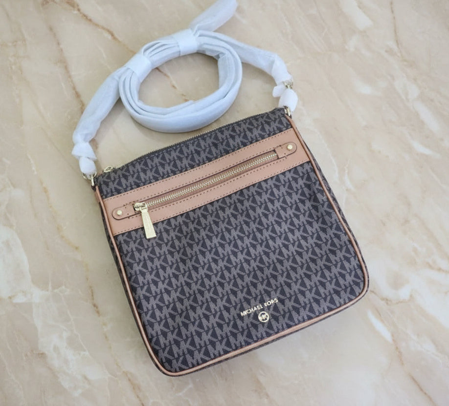 MICHAEL KORS CHARM NORTH/SOUTH CROSSBODY