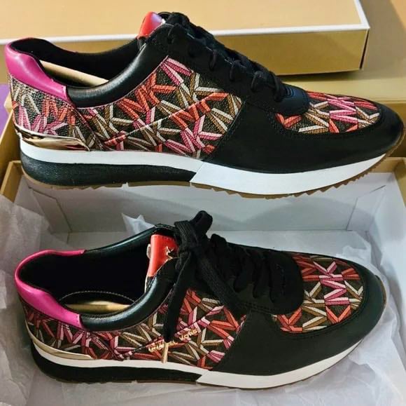 MICHAEL KORS TRAINER SHOES SIZE 5.5 CAN FIT TO SIZE 5