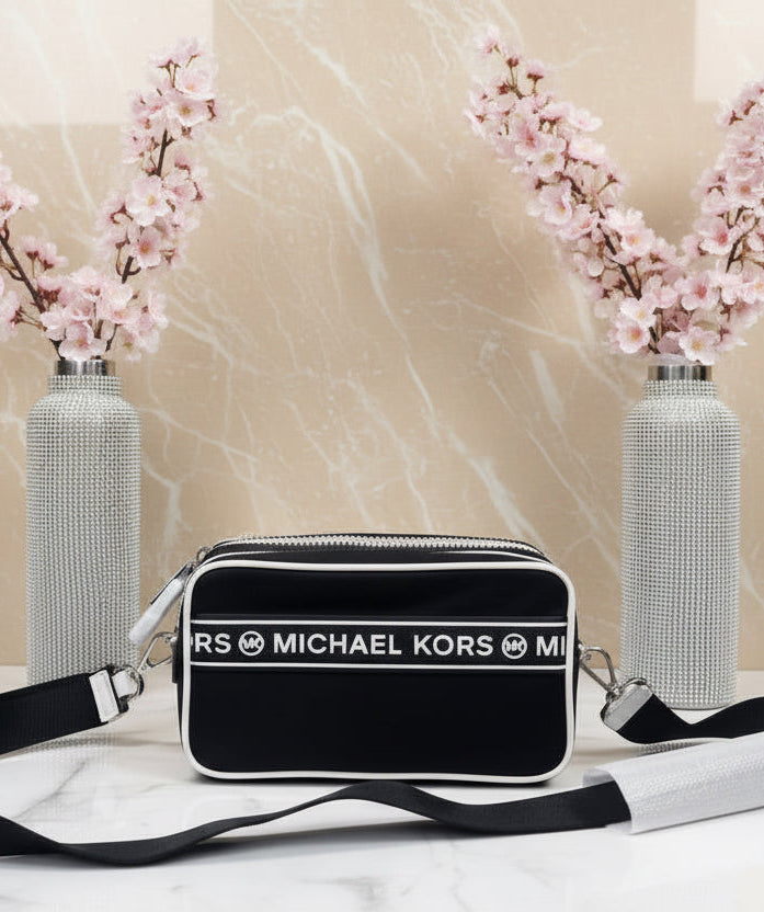 MICHAEL KORS NWT KENLY CAMERA BAG DOUBLE ZIP - NYLON