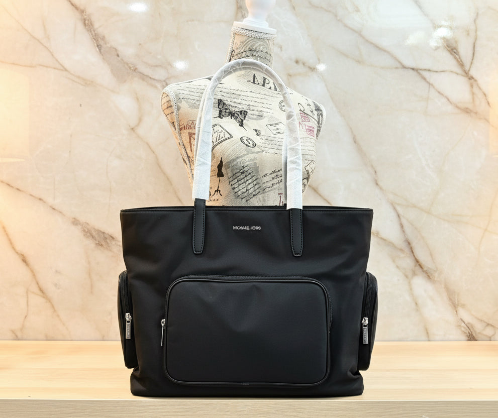 حقيبة مايكل كورس كاي للكمبيوتر المحمول - كبيرة - سوداء