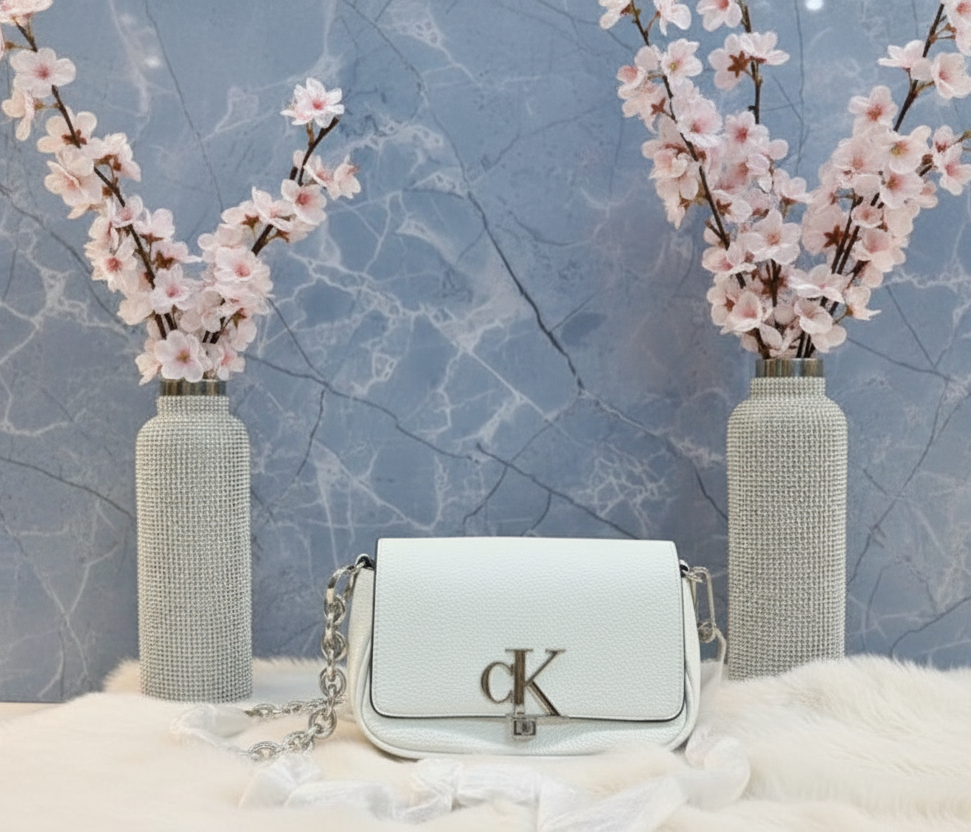 CALVIN KLEIN CHAIN CROSSBODY BAG - SILVER BIRCH