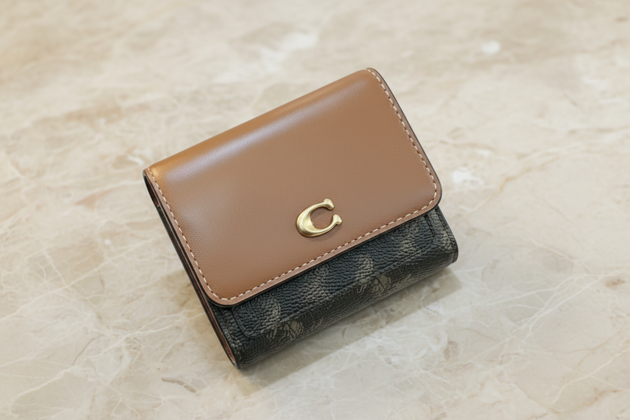 COACH MILA SMALL TRIFOLD WALLET - MISSING TAG - SIGNATURE HORSE & CARRIAGE PRINT