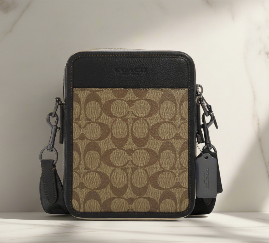 حقيبة كروسبودي من كوتش سوليفان، لون بني/أسود